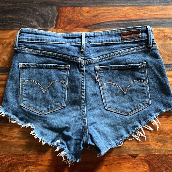 Levi’s Jean Shorts - Picture 3 of 7